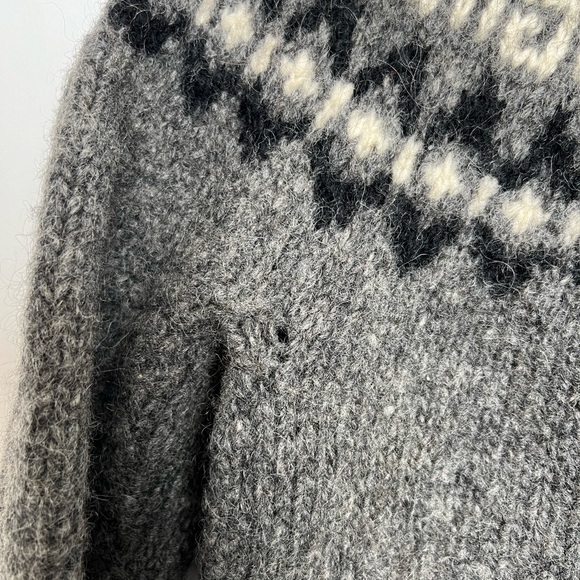 VINTAGE | Wool Sweater - Picture 7 of 8